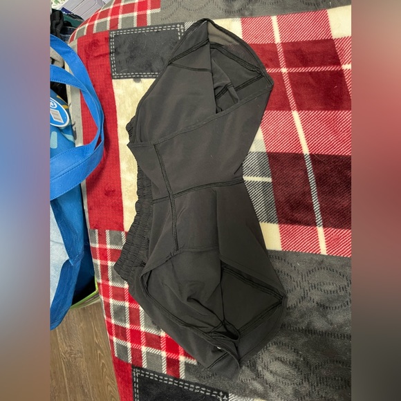 Lululemon gotta hot shorts size 8 tall - Picture 4 of 8